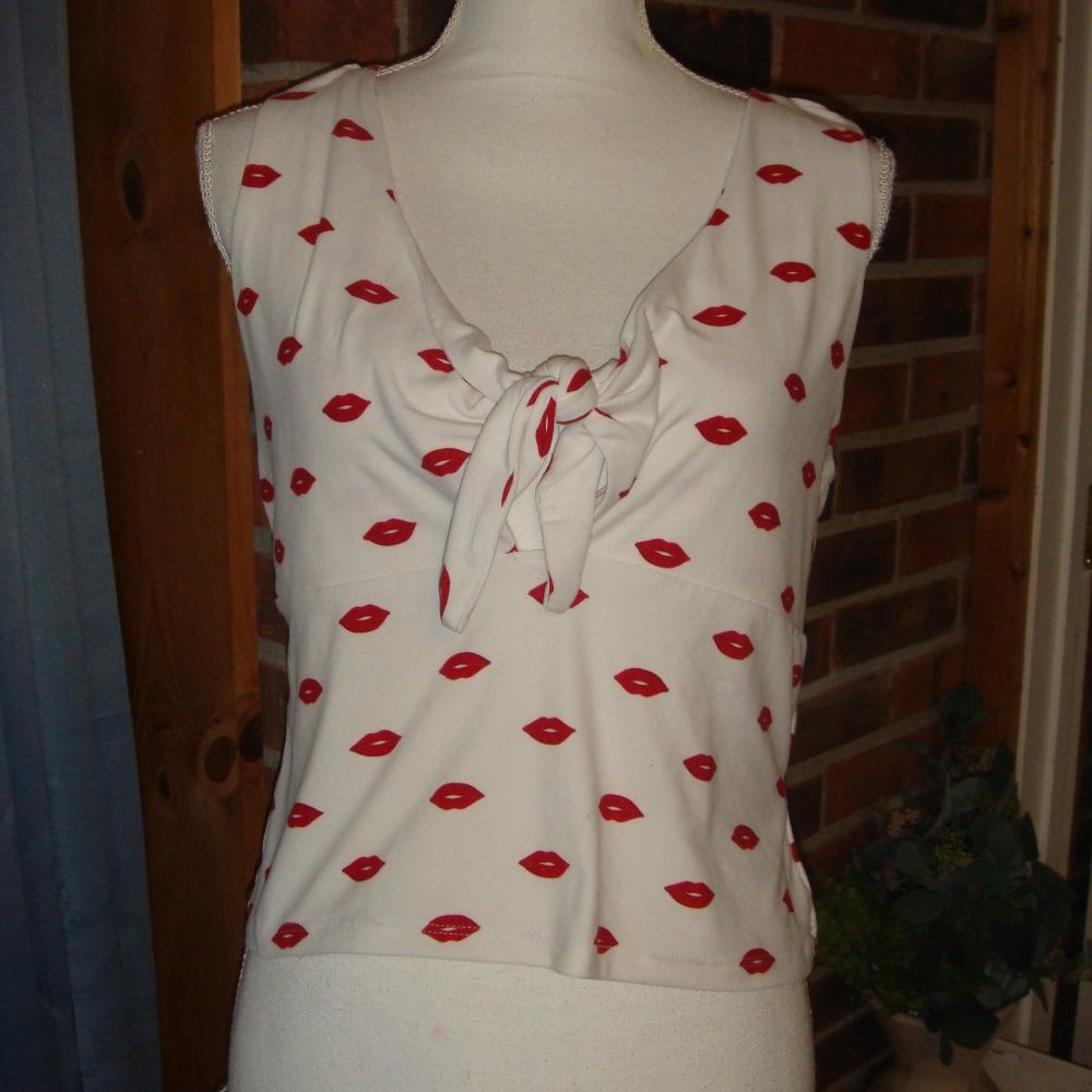 Riley & James Red Lips Bow Crop Top XL